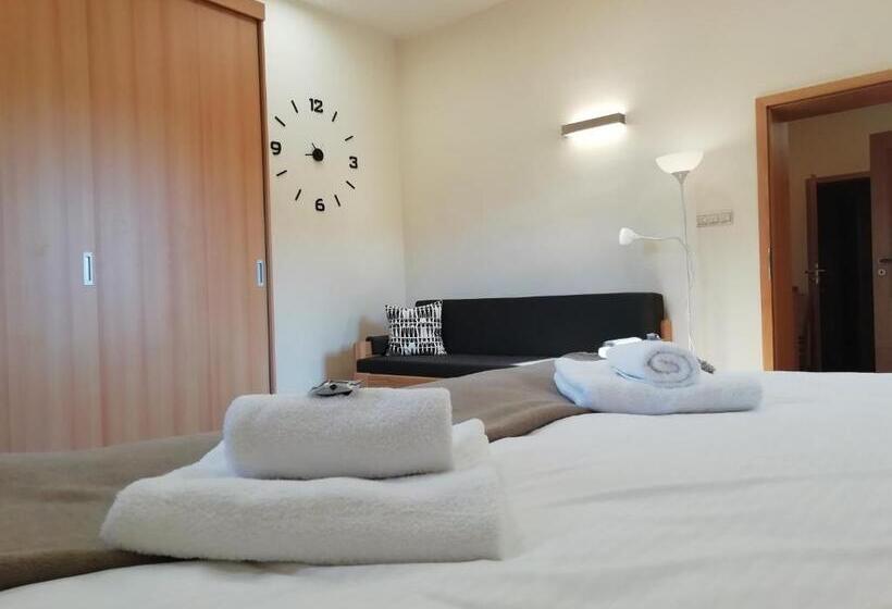 Deluxe Suite King Bed, Penzion Adéla