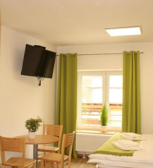 استودیوی لوکس, Penzion Adéla