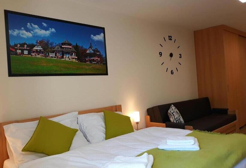 استودیوی لوکس, Penzion Adéla