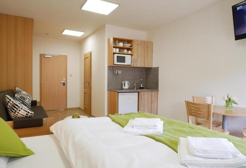 استودیوی لوکس, Penzion Adéla