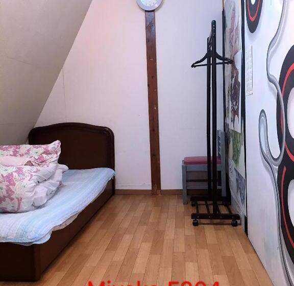 غرفة قياسية فردية, Miyako