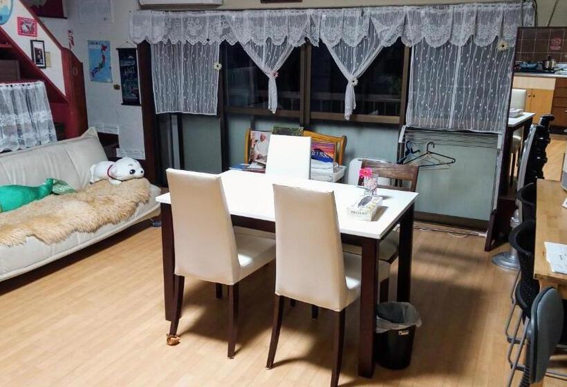 غرفة قياسية ثلاثية, Miyako