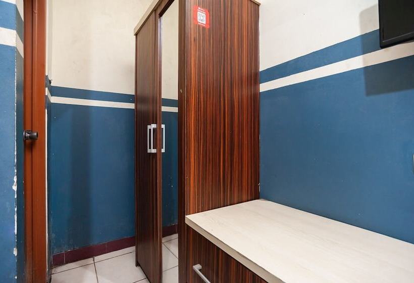 Номер Economy, Reddoorz Plus Near Universitas Indonesia
