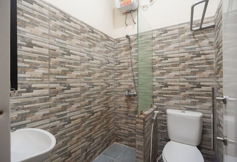 经济房, Reddoorz Plus Near Universitas Indonesia