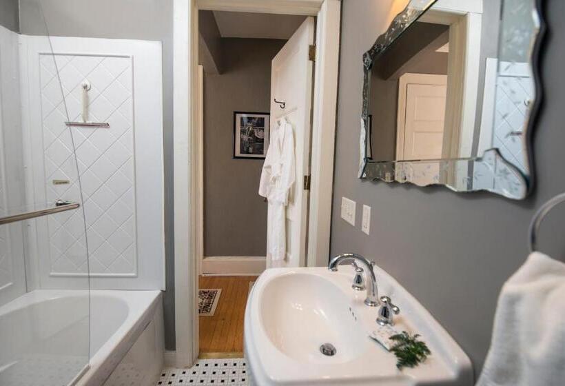 バスタブ付きスタンダードルーム, Ringling House Bed & Breakfast