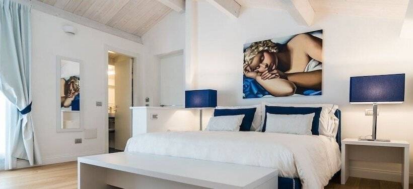 Quarto Superior, Cafe Bleu Relais