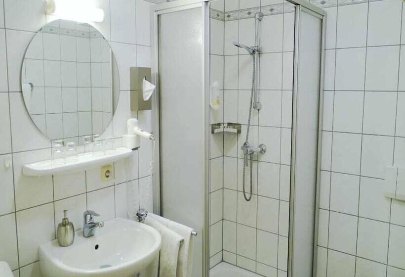 Четырехместный Номер Стандарт с Балконом, Da`sporrer Hotel & Wirtshaus