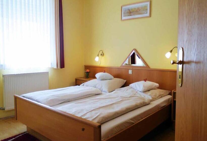 Четырехместный Номер Стандарт с Балконом, Da`sporrer Hotel & Wirtshaus