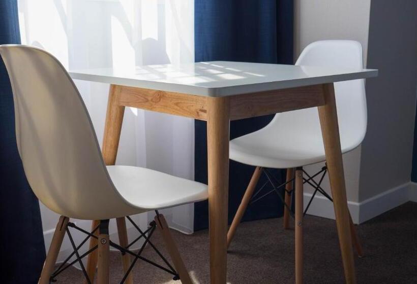 جناح جونيور عائلى, Beauvilliers