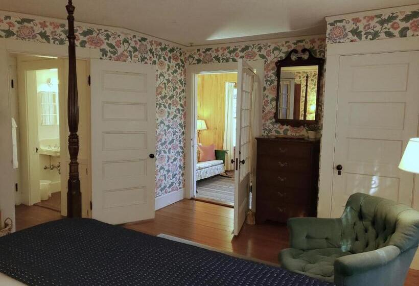 جناح سرير كينج, Harbourside Inn