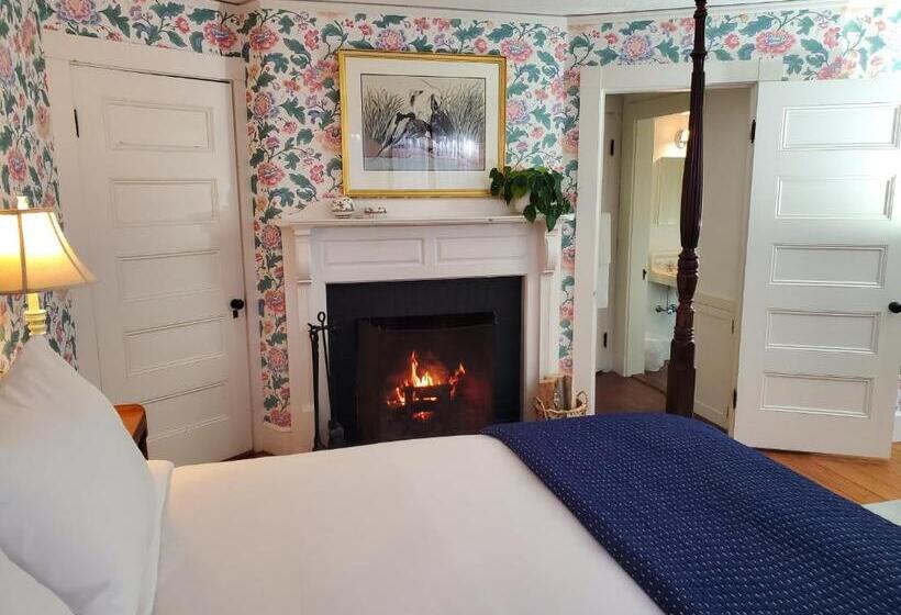 جناح سرير كينج, Harbourside Inn