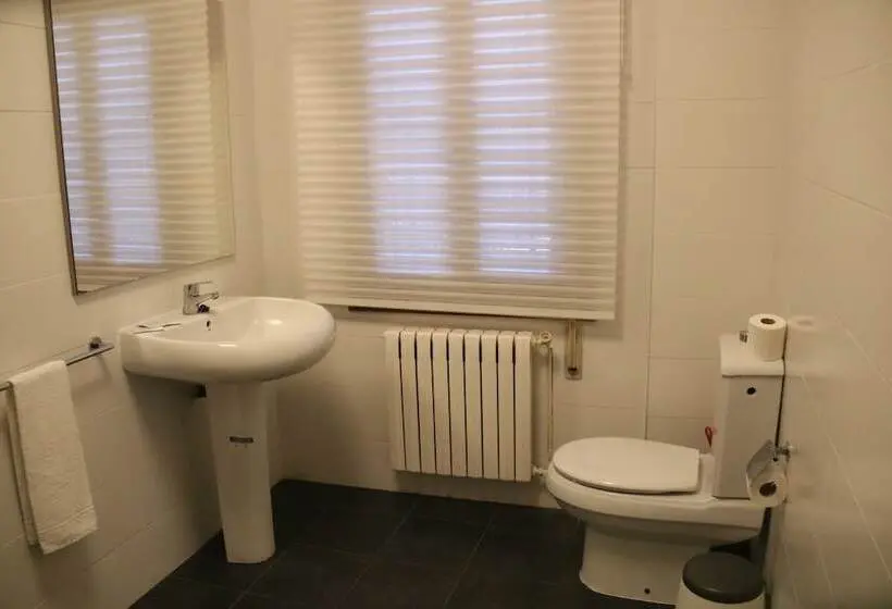 Mökki 1 Makuuhuone, Hostal Burgalés