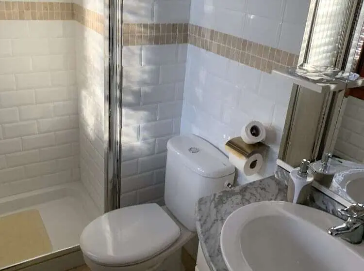 Mökki 1 Makuuhuone, Hostal Burgalés