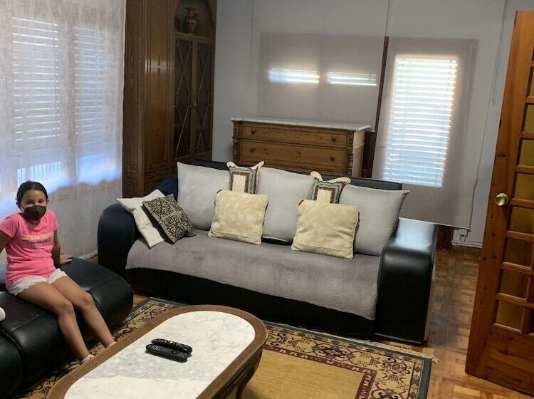 شاليه غرفة نوم واحدة, Hostal Burgalés