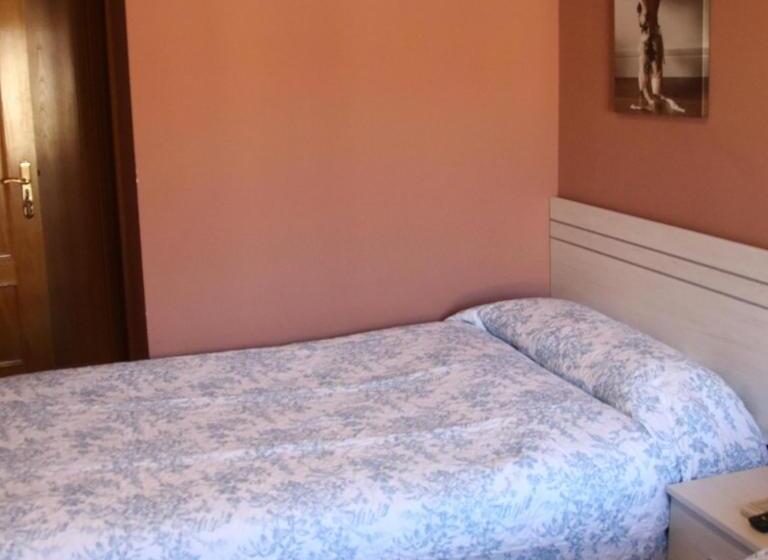 Номер Deluxe, Hostal Burgalés