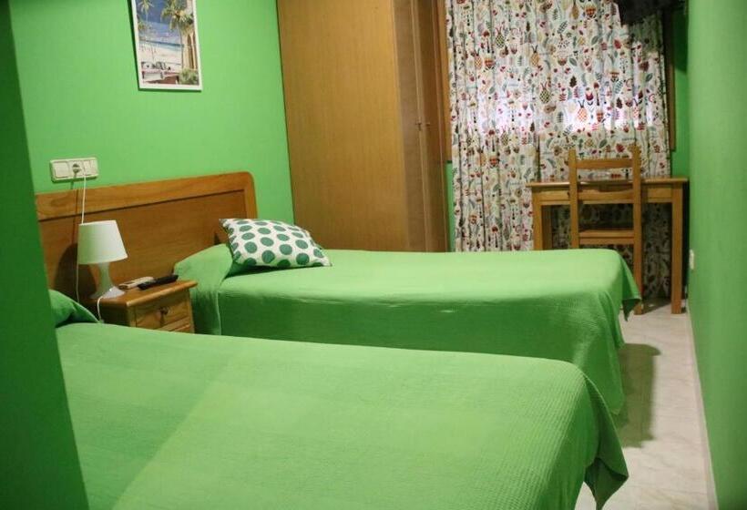 Номер Стандарт, Hostal Burgalés
