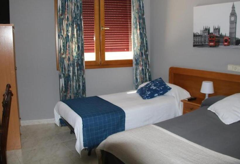 غرفة أساسية ثلاثية, Hostal Burgalés