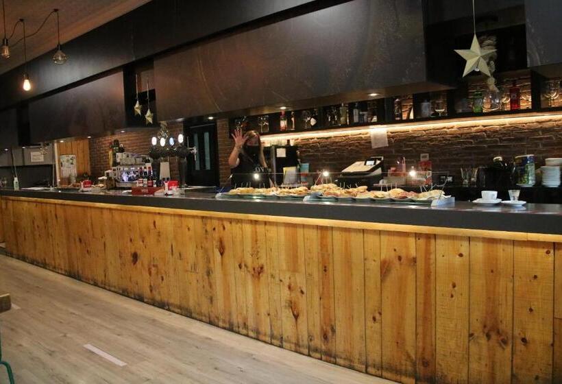 غرفة أساسية ثلاثية, Hostal Burgalés