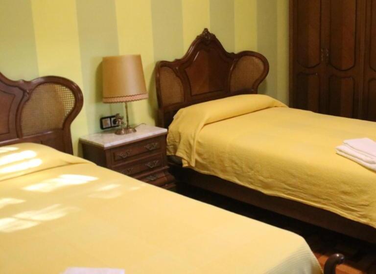 شاليه غرفة نوم واحدة, Hostal Burgalés