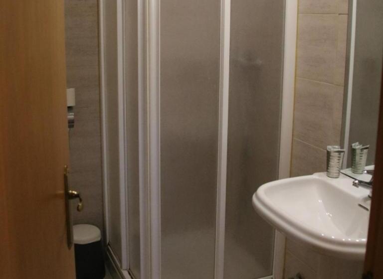 منزل غرفة نوم واحدة, Hostal Burgalés