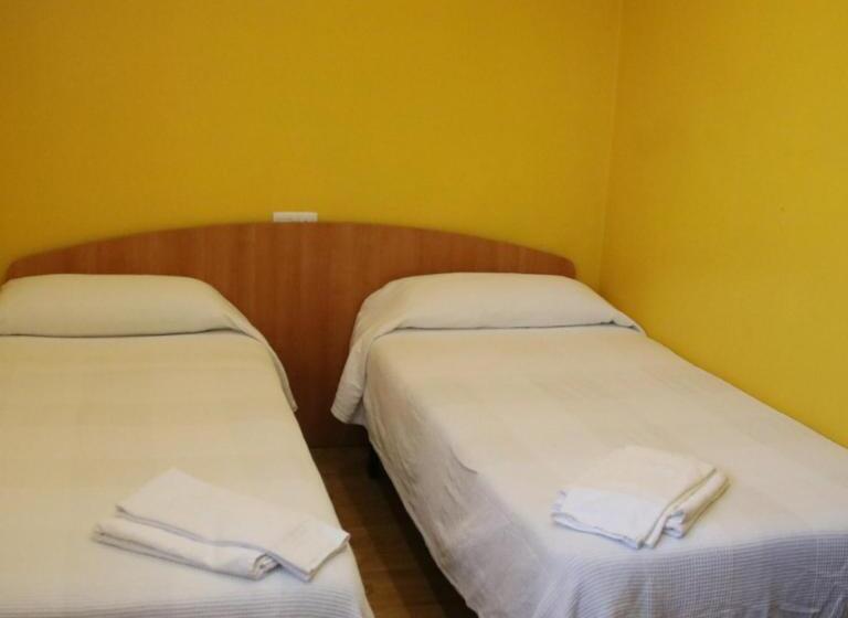 منزل غرفة نوم واحدة, Hostal Burgalés