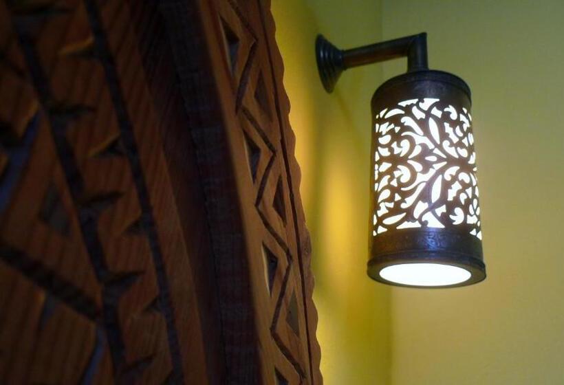 اتاق استاندارد با چشم‌انداز کوهستان, Zaratoustra