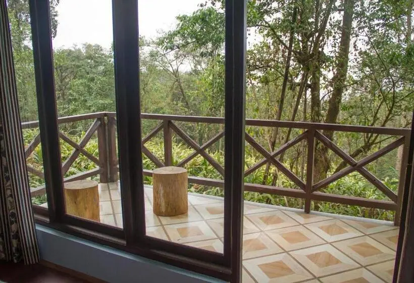 اتاق استاندارد, The Barfung Retreat