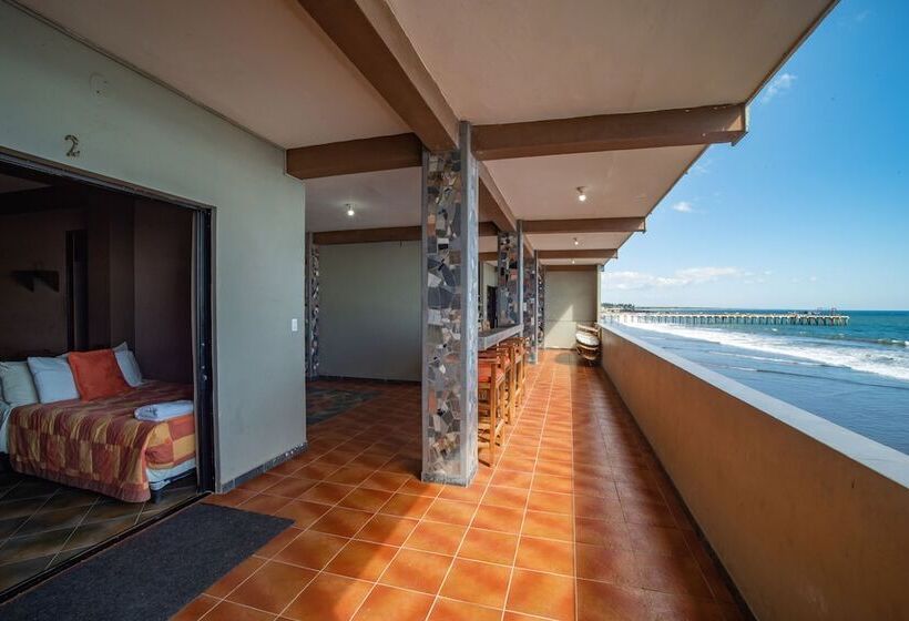 اتاق خانوادگی با چشمانداز دریا, Ast Surf