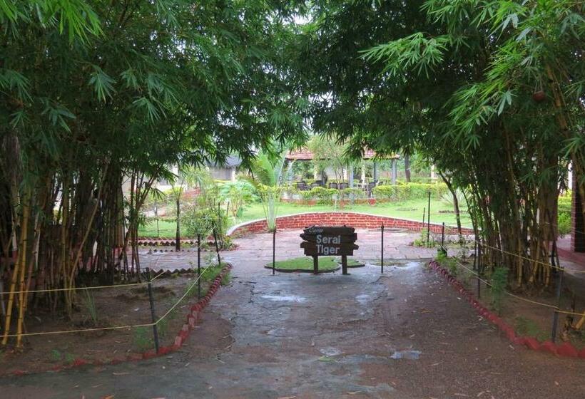 غرفة ديلوكس ثلاثية, Camp Serai Tiger Tadoba