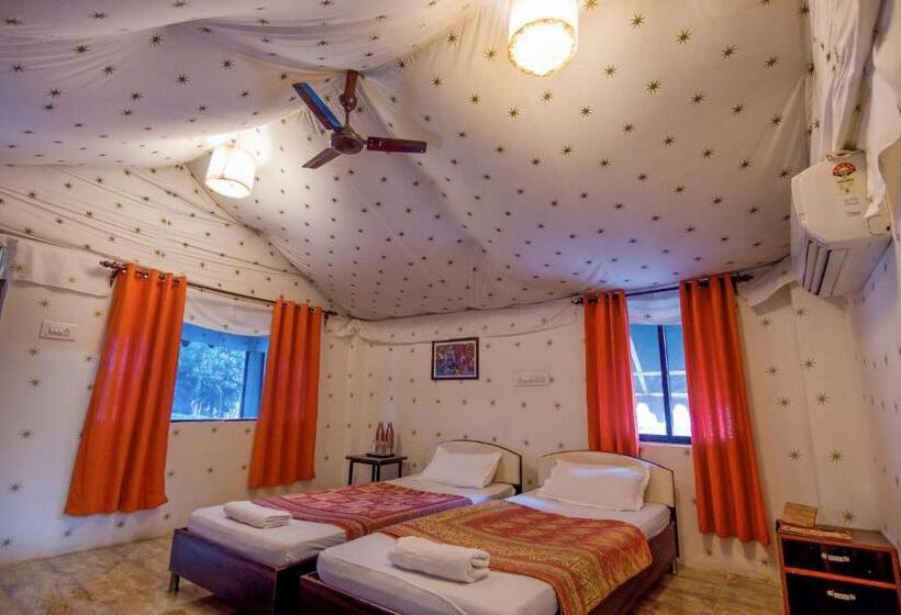 غرفة ديلوكس ثلاثية, Camp Serai Tiger Tadoba