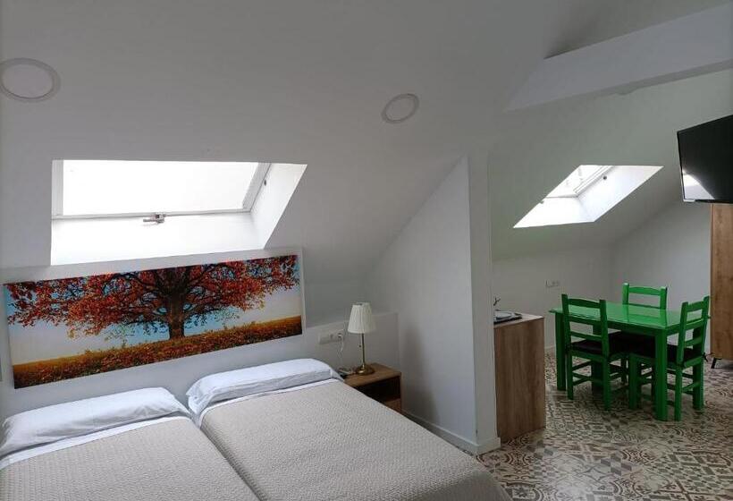 إستديو عائلى, Hostal Las Encinas