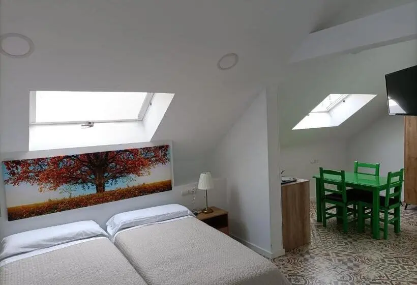 ファミリーステューディオ, Hostal Las Encinas