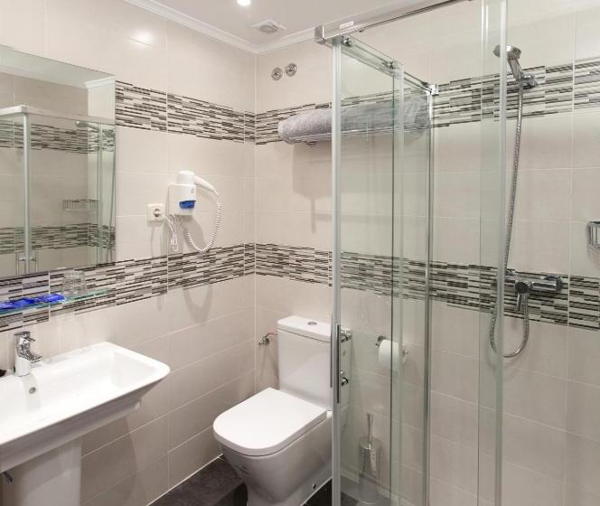 חדר משפחתי, Pensión San Lorenzo