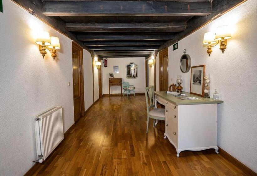 اتاق استاندارد با چشم‌انداز دریاچه, Hostal Etxeberri