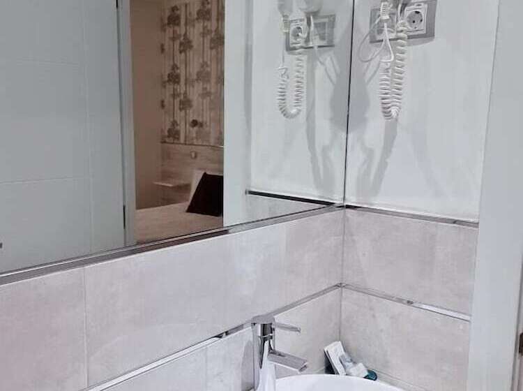 اتاق استاندارد یک نفره, Hostal Met Madrid