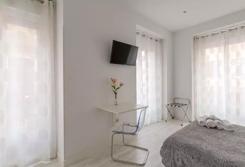 اتاق سوپریور, Hostal Met Madrid