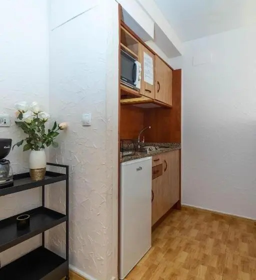 استودیوی لوکس, Unique Hotel Apartments