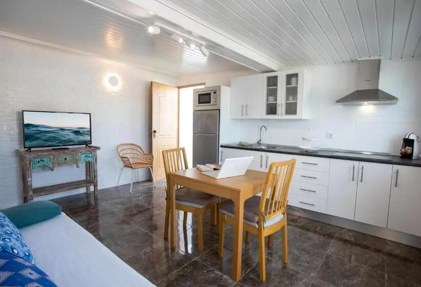 1 Bedroom Penthouse Apartment, Altavista Apartahotel Adults Only Over 14