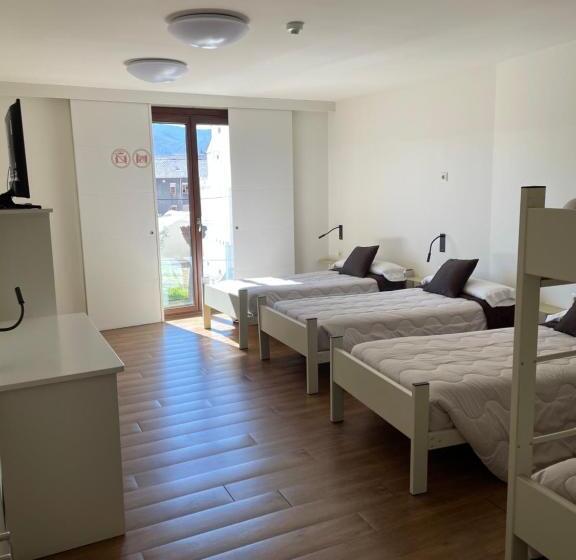 חדר משפחתי, Albergue Guiana