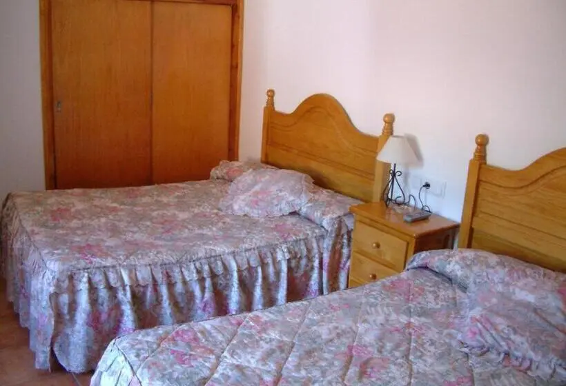 スタンダードトリプルルーム, Hostal La Muntanya