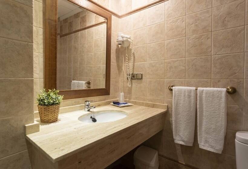 Номер Стандарт Трехместный, Hostal La Posada