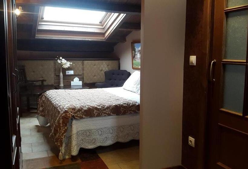 Номер Deluxe, Hostal Medievo