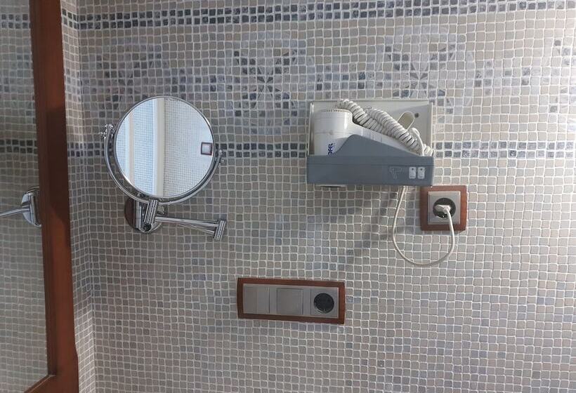 חדר סטנדרט לשלושה, Hospedería Ana Pilar