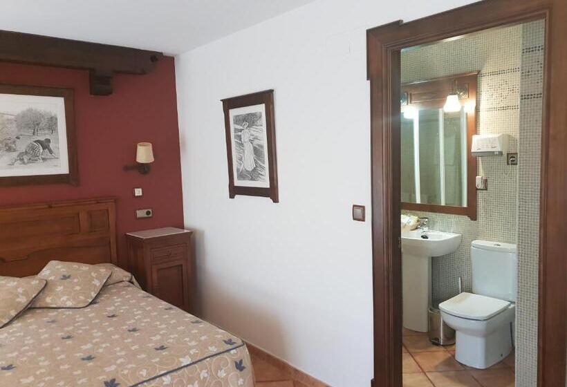 חדר סטנדרט לשלושה, Hospedería Ana Pilar