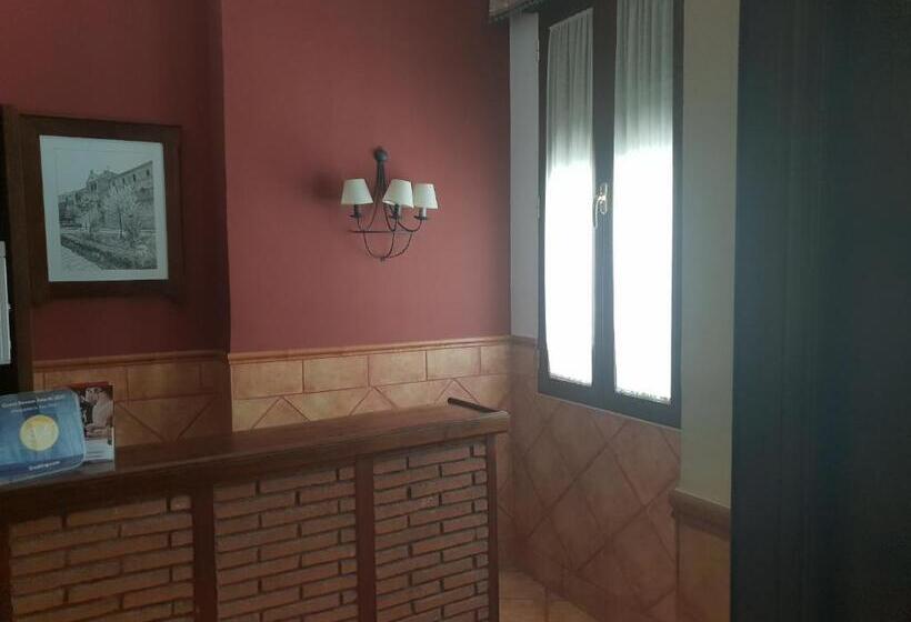 חדר סטנדרט לשלושה, Hospedería Ana Pilar