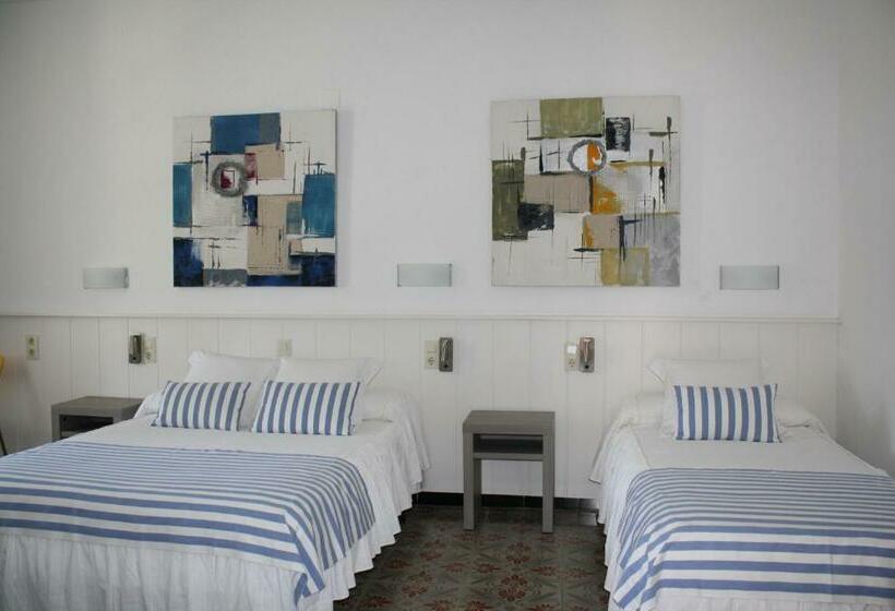 اتاق استاندارد چهار تخته, Hostal La Florida