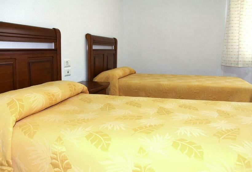 Номер Стандарт, Hostal Restaurante La Masía