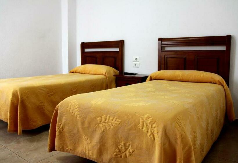 Номер Стандарт, Hostal Restaurante La Masía