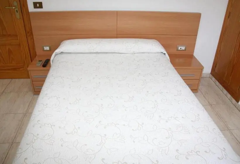 اتاق استاندارد یک نفره, Hostal Restaurante La Masía