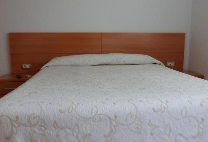 Номер Стандарт, Hostal Restaurante La Masía